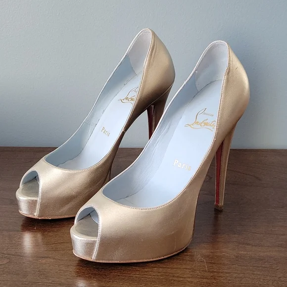 Christian Louboutin gold peep toe pump - Picture 2 of 9